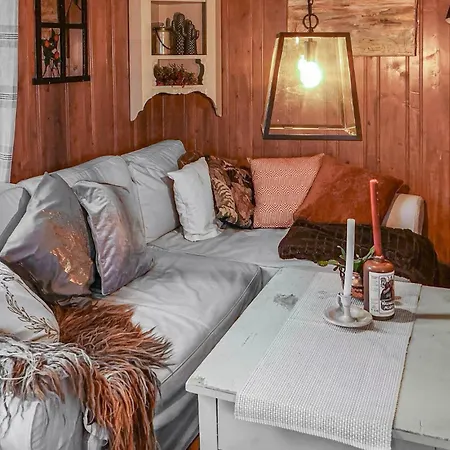 2 Bedroom Awesome In Casa de Férias