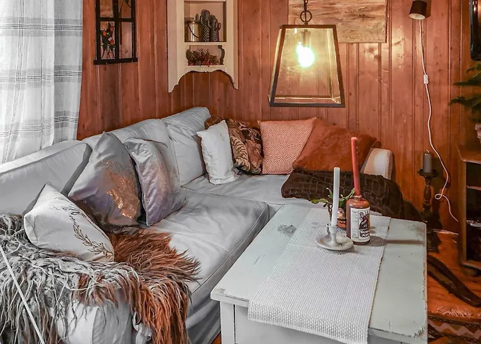 2 Bedroom Awesome In Casa de Férias